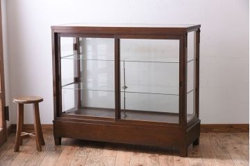 アンティーク家具　大正ロマン　彫刻が美しい古いナラ材のガラスケース
