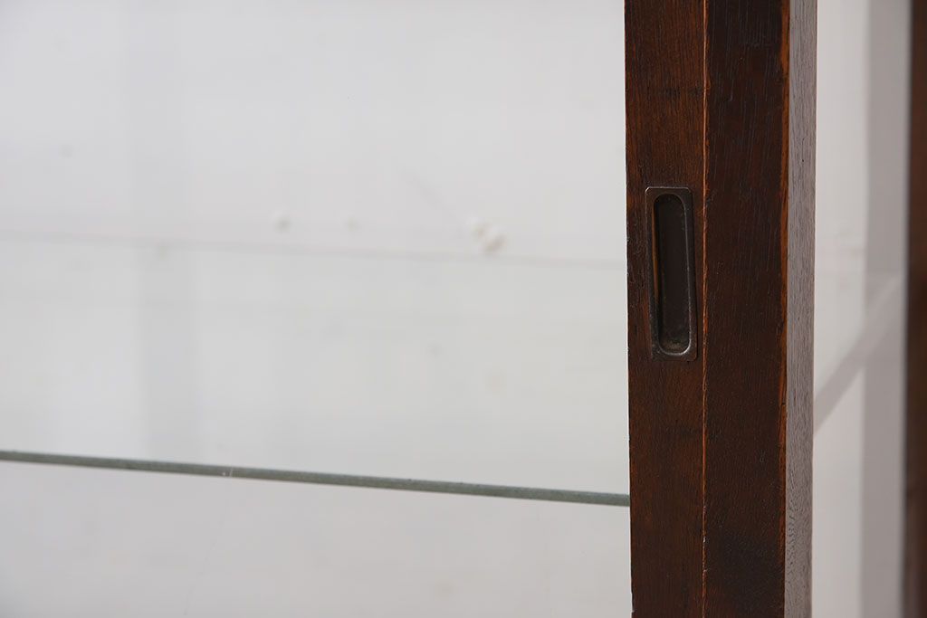 アンティーク家具　大正ロマン　彫刻が美しい古いナラ材のガラスケース