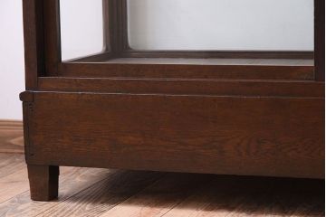 アンティーク家具　大正ロマン　彫刻が美しい古いナラ材のガラスケース