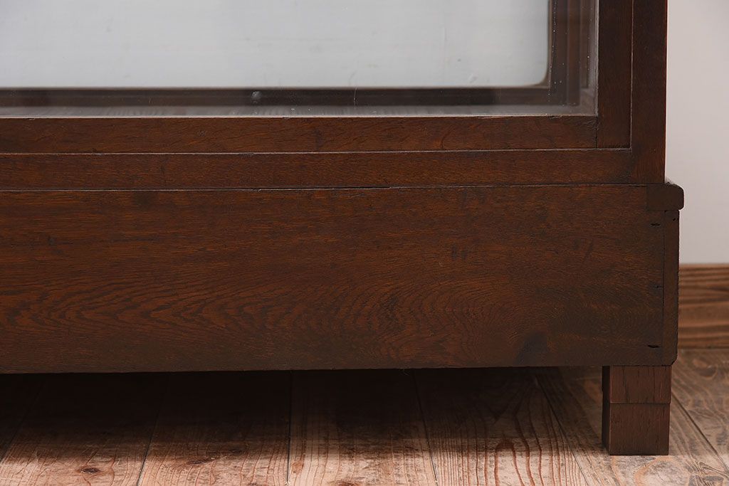 アンティーク家具　大正ロマン　彫刻が美しい古いナラ材のガラスケース