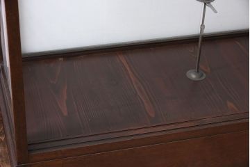 アンティーク家具　大正ロマン　彫刻が美しい古いナラ材のガラスケース