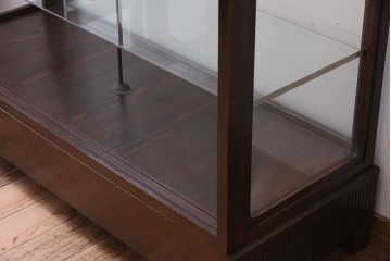 アンティーク家具　大正ロマン　彫刻が美しい古いナラ材のガラスケース