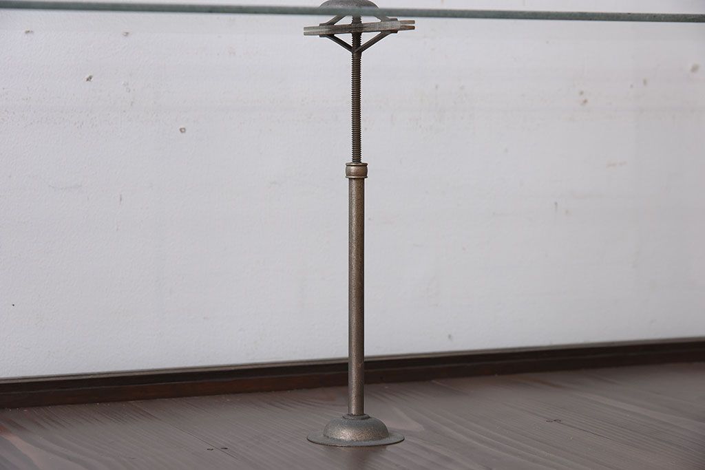 アンティーク家具　大正ロマン　彫刻が美しい古いナラ材のガラスケース