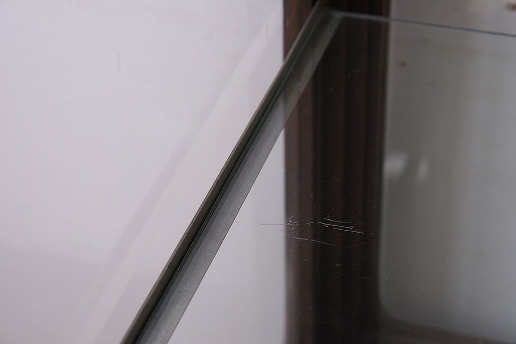 アンティーク家具　大正ロマン　彫刻が美しい古いナラ材のガラスケース