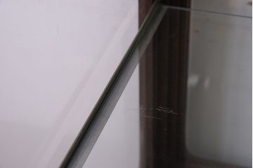 アンティーク家具　大正ロマン　彫刻が美しい古いナラ材のガラスケース