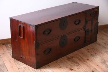 アンティーク家具　前面栗材!桜丸金具の時代箪笥ローボード(米沢箪笥・衣装箪笥)(1)
