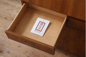 ヴィンテージ家具　北欧ビンテージ　シンプルでおしゃれなライティングビューロー