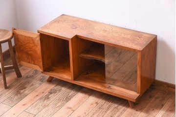 アンティーク家具　総欅材!木目が美しい和モダンな脚付きローボード