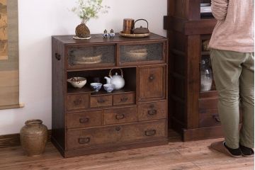 アンティーク家具　前面桑材!和製アンティークの上品な茶箪笥