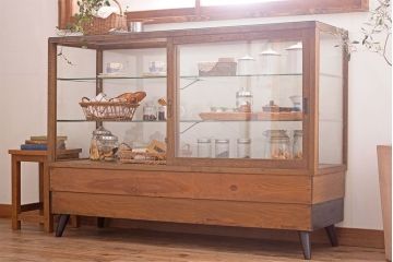 レトロ家具　昭和レトロ　古いナラ材製のシンプルな脚付きガラスケース(ショーケース)