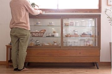 レトロ家具　昭和レトロ　古いナラ材製のシンプルな脚付きガラスケース(ショーケース)