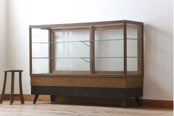 レトロ家具　昭和レトロ　古いナラ材製のシンプルな脚付きガラスケース(ショーケース)