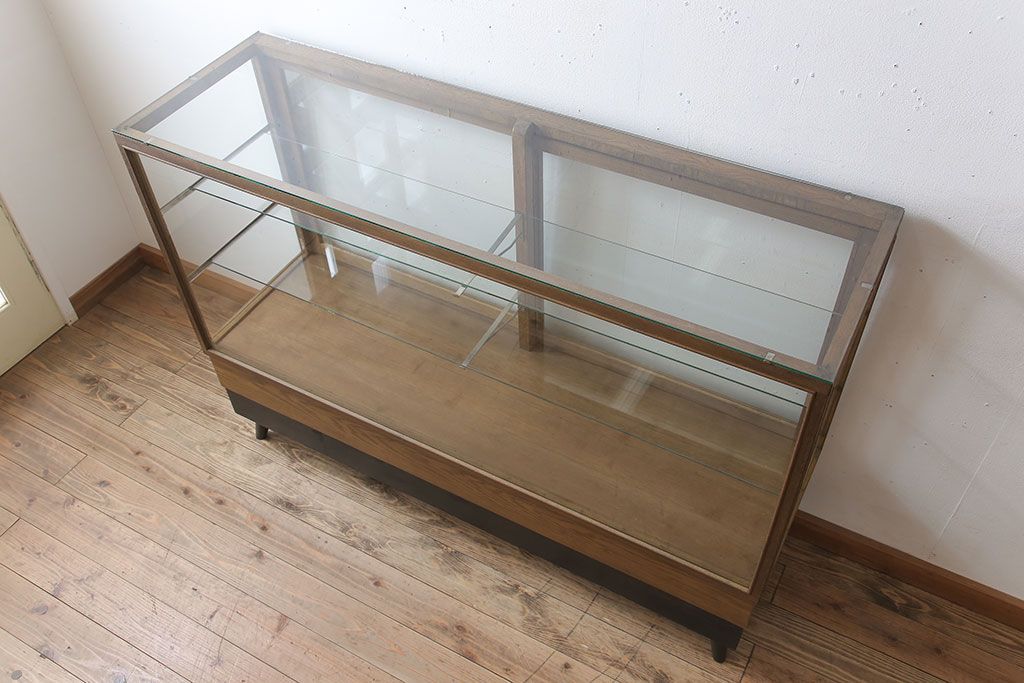 レトロ家具　昭和レトロ　古いナラ材製のシンプルな脚付きガラスケース(ショーケース)