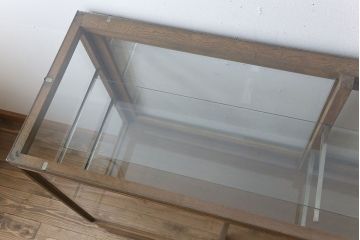 レトロ家具　昭和レトロ　古いナラ材製のシンプルな脚付きガラスケース(ショーケース)