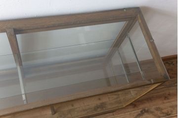 レトロ家具　昭和レトロ　古いナラ材製のシンプルな脚付きガラスケース(ショーケース)