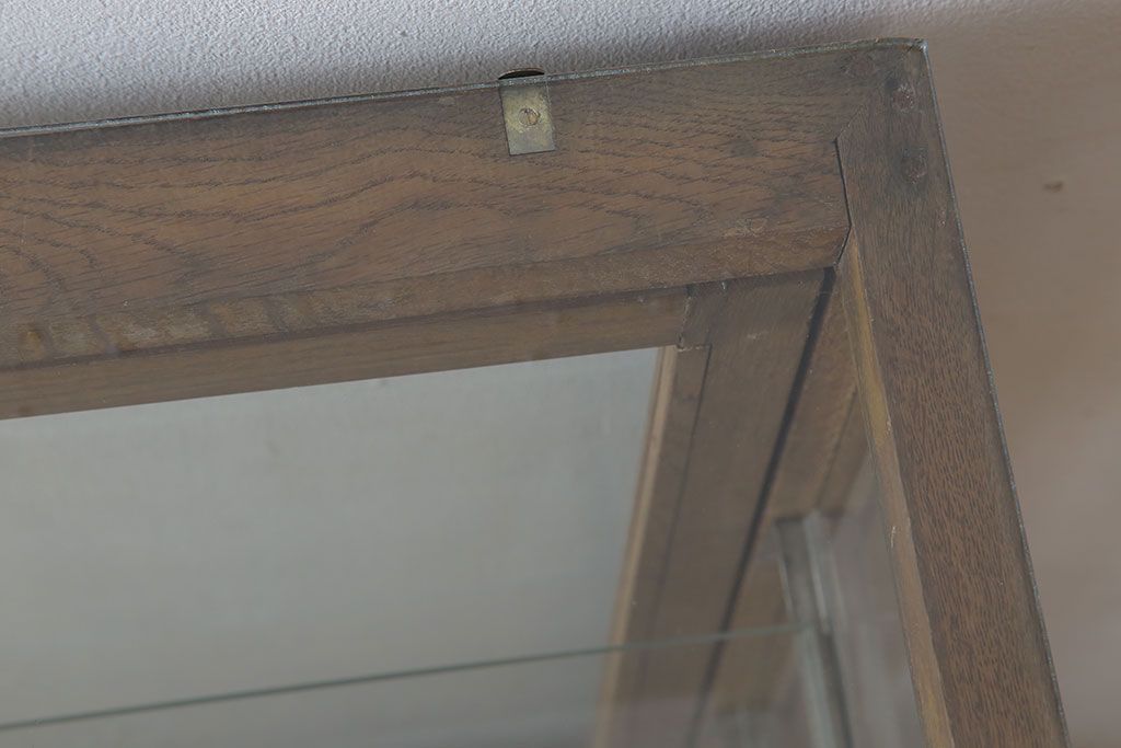 レトロ家具　昭和レトロ　古いナラ材製のシンプルな脚付きガラスケース(ショーケース)