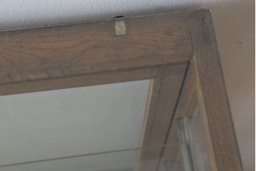 レトロ家具　昭和レトロ　古いナラ材製のシンプルな脚付きガラスケース(ショーケース)