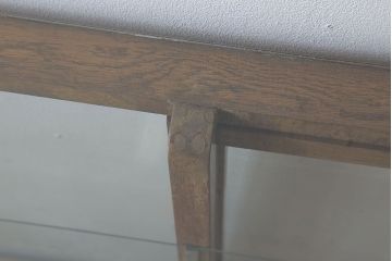 レトロ家具　昭和レトロ　古いナラ材製のシンプルな脚付きガラスケース(ショーケース)