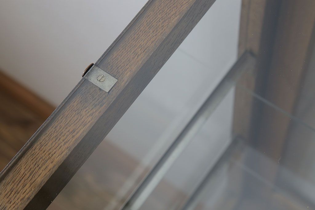 レトロ家具　昭和レトロ　古いナラ材製のシンプルな脚付きガラスケース(ショーケース)