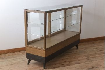 レトロ家具　昭和レトロ　古いナラ材製のシンプルな脚付きガラスケース(ショーケース)