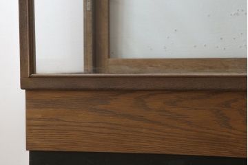 レトロ家具　昭和レトロ　古いナラ材製のシンプルな脚付きガラスケース(ショーケース)