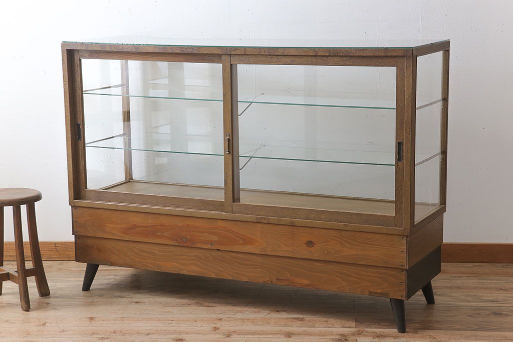 レトロ家具　昭和レトロ　古いナラ材製のシンプルな脚付きガラスケース(ショーケース)