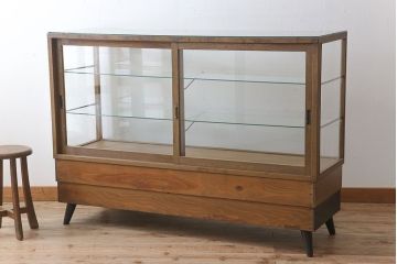 レトロ家具　昭和レトロ　古いナラ材製のシンプルな脚付きガラスケース(ショーケース)