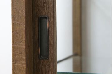 レトロ家具　昭和レトロ　古いナラ材製のシンプルな脚付きガラスケース(ショーケース)