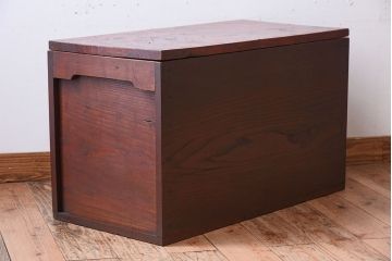 アンティーク雑貨　明治大正期　古い松材の大きなアンティーク収納箱(木箱)