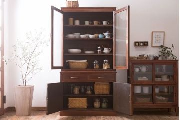 レトロ家具　昭和レトロ　シンプルな木製カップボード(食器棚)(2)