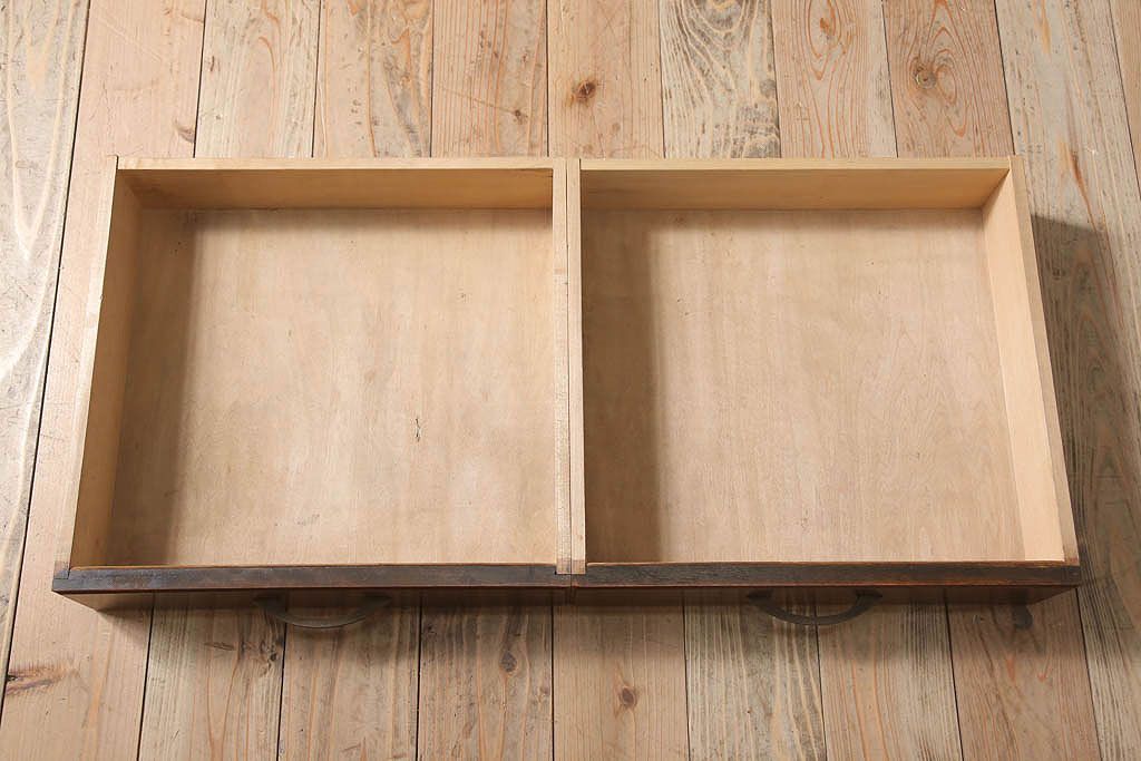 レトロ家具　昭和レトロ　シンプルな木製カップボード(食器棚)(2)