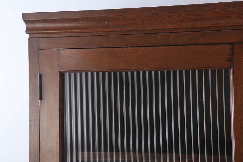 レトロ家具　昭和レトロ　シンプルな木製カップボード(食器棚)(2)