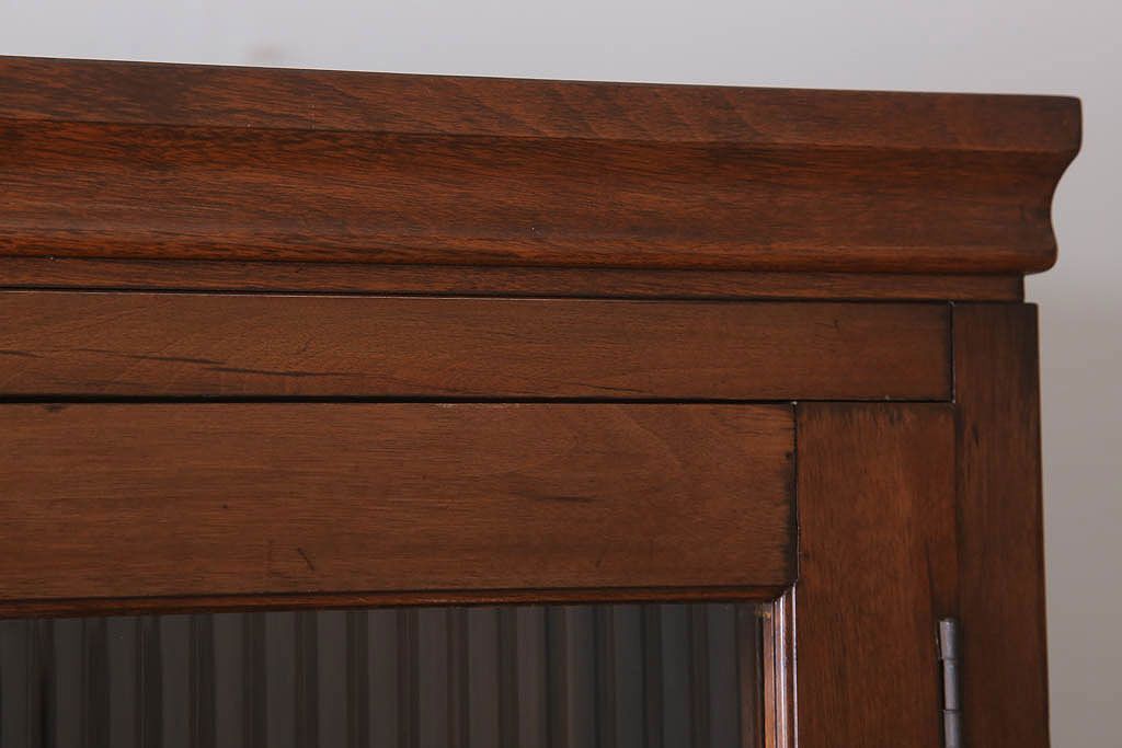 レトロ家具　昭和レトロ　シンプルな木製カップボード(食器棚)(2)