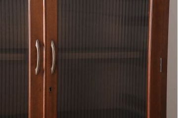 レトロ家具　昭和レトロ　シンプルな木製カップボード(食器棚)(2)