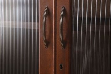 レトロ家具　昭和レトロ　シンプルな木製カップボード(食器棚)(2)