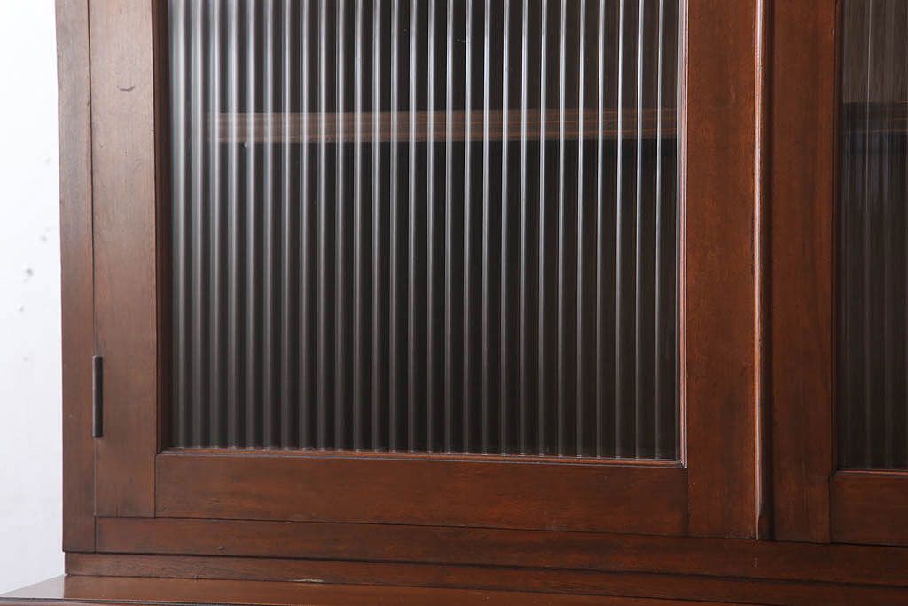 レトロ家具　昭和レトロ　シンプルな木製カップボード(食器棚)(2)