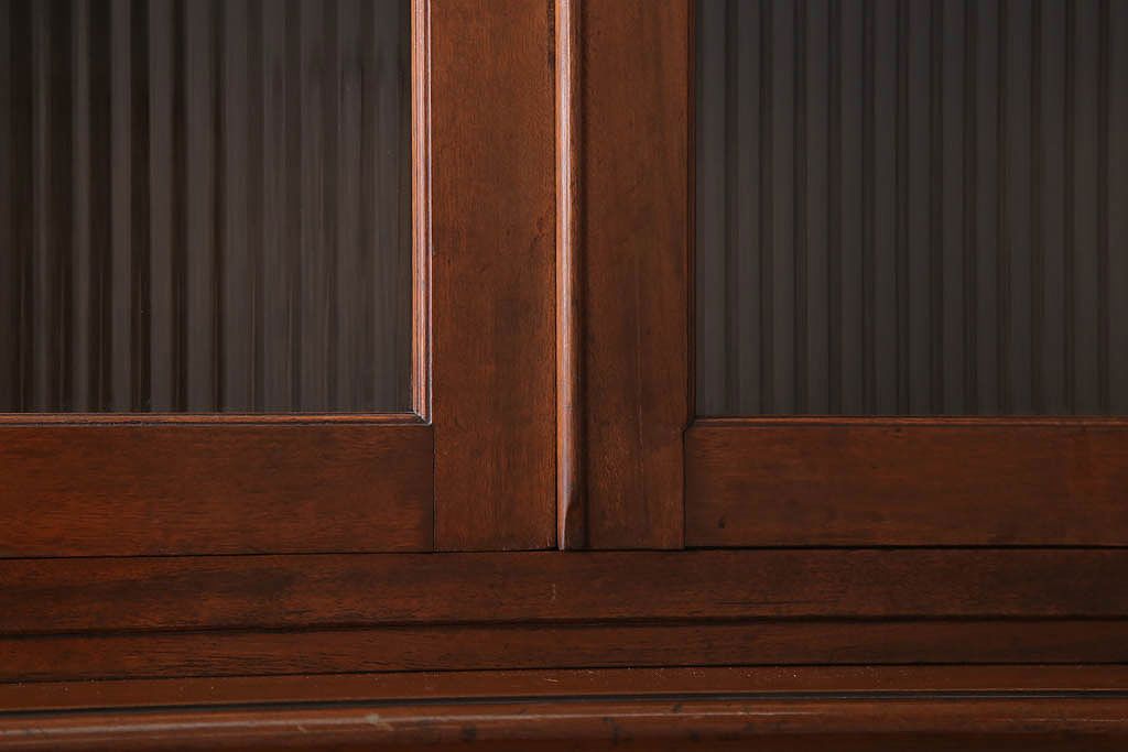 レトロ家具　昭和レトロ　シンプルな木製カップボード(食器棚)(2)