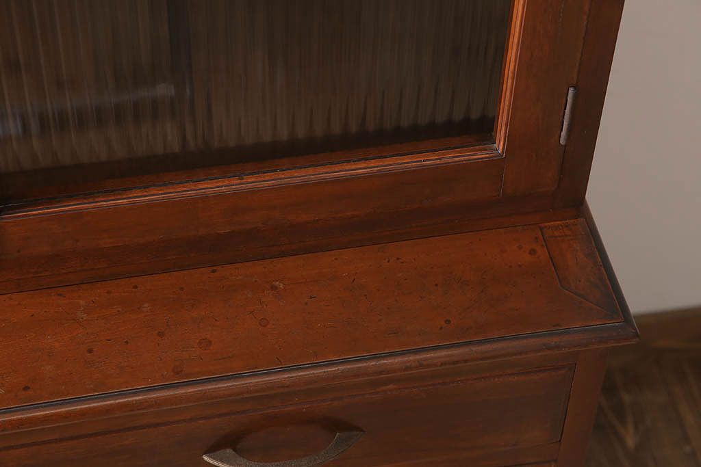 レトロ家具　昭和レトロ　シンプルな木製カップボード(食器棚)(2)