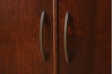 レトロ家具　昭和レトロ　シンプルな木製カップボード(食器棚)(2)