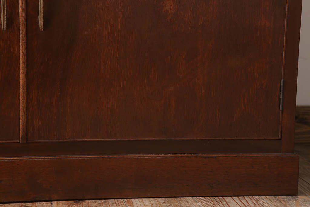 レトロ家具　昭和レトロ　シンプルな木製カップボード(食器棚)(2)