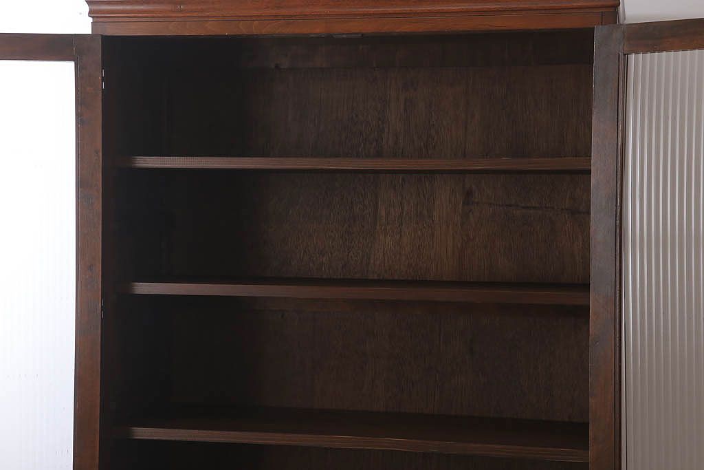 レトロ家具　昭和レトロ　シンプルな木製カップボード(食器棚)(2)