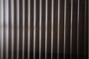 レトロ家具　昭和レトロ　シンプルな木製カップボード(食器棚)(2)