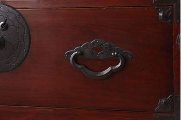 アンティーク家具　古民具・骨董　前面栗材の二段重ね米沢箪笥(衣装箪笥)(2)