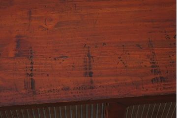 アンティーク家具　前面欅材　鉄脚付き!モールガラス引き戸のアンティークローボード