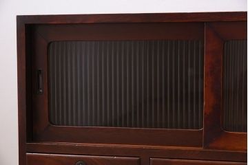 アンティーク家具　前面欅材　鉄脚付き!モールガラス引き戸のアンティークローボード