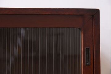 アンティーク家具　前面欅材　鉄脚付き!モールガラス引き戸のアンティークローボード