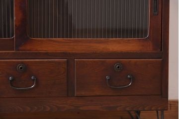 アンティーク家具　前面欅材　鉄脚付き!モールガラス引き戸のアンティークローボード