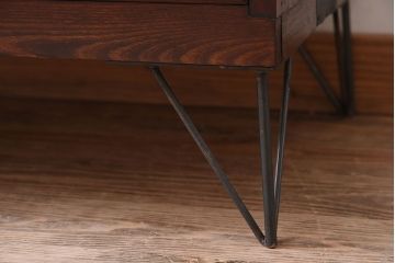 アンティーク家具　前面欅材　鉄脚付き!モールガラス引き戸のアンティークローボード