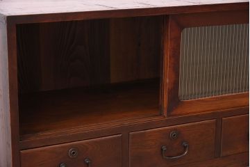 アンティーク家具　前面欅材　鉄脚付き!モールガラス引き戸のアンティークローボード