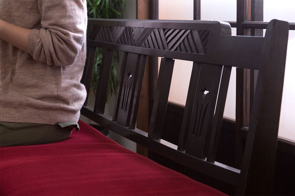 アンティーク家具　アンティーク　透かし彫り!古い木製のソファベンチ(2)